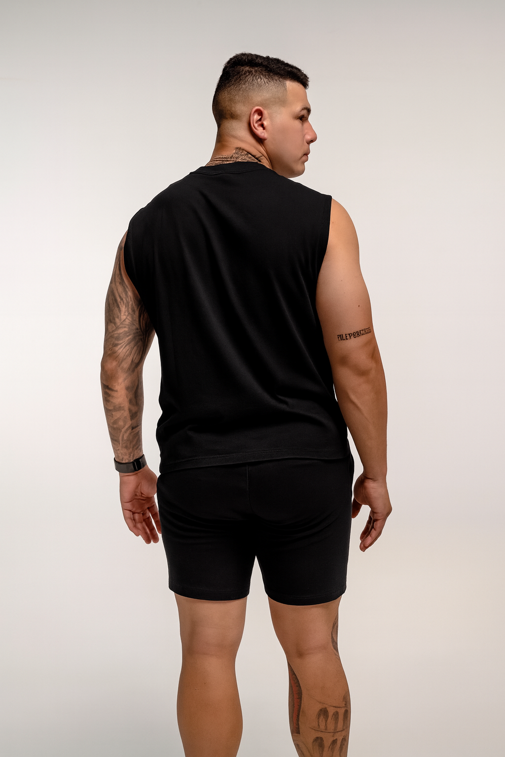 PLAYERA TANK SEMI OVERSIZE NEGRA 220 GSM