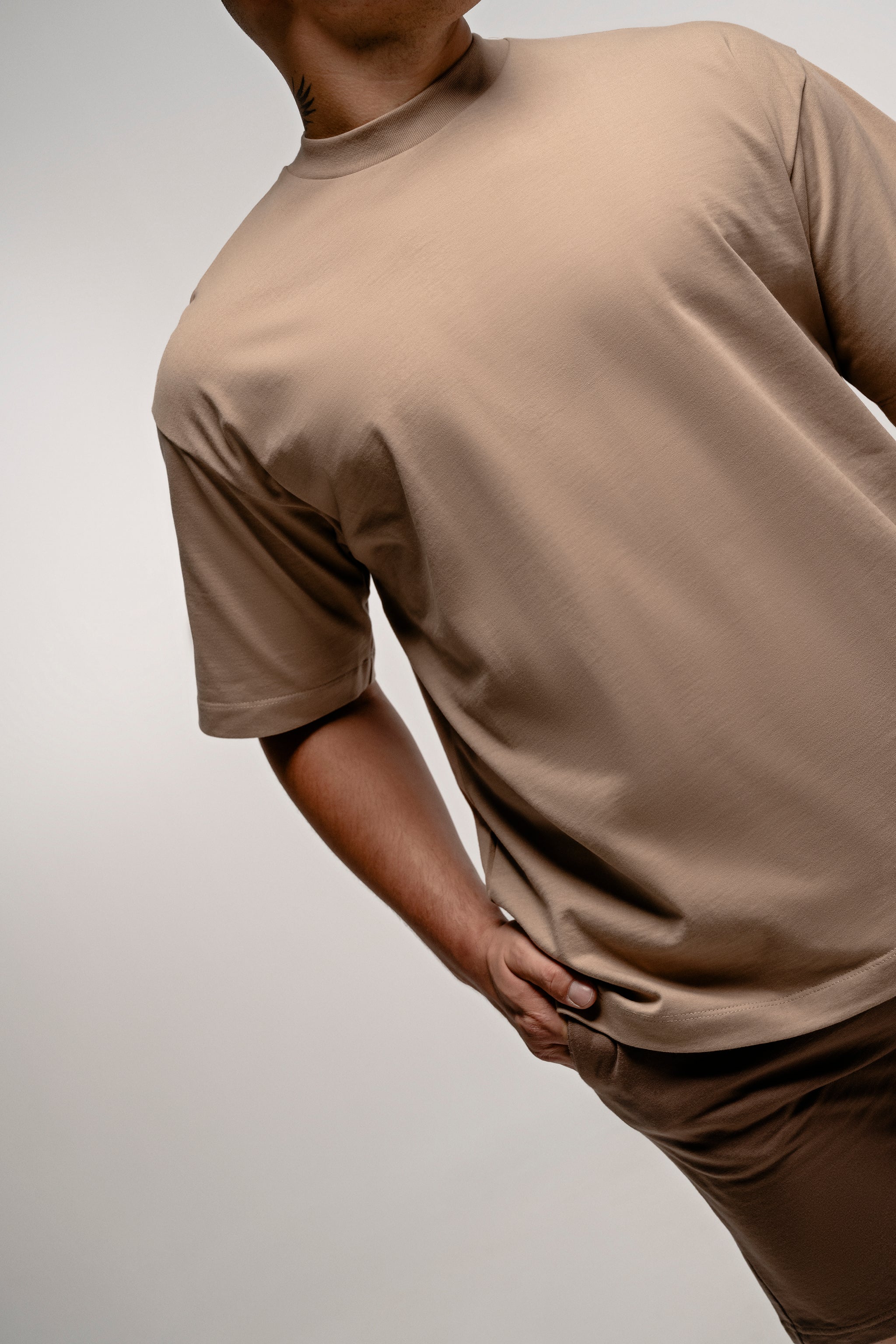PLAYERA OVERSIZE CAKI 290 GSM