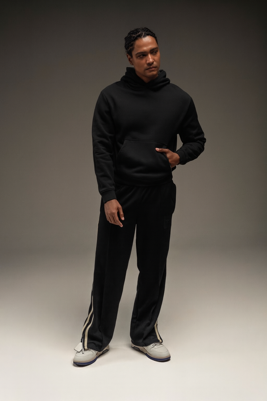 BLACK HOODIE 330 GSM