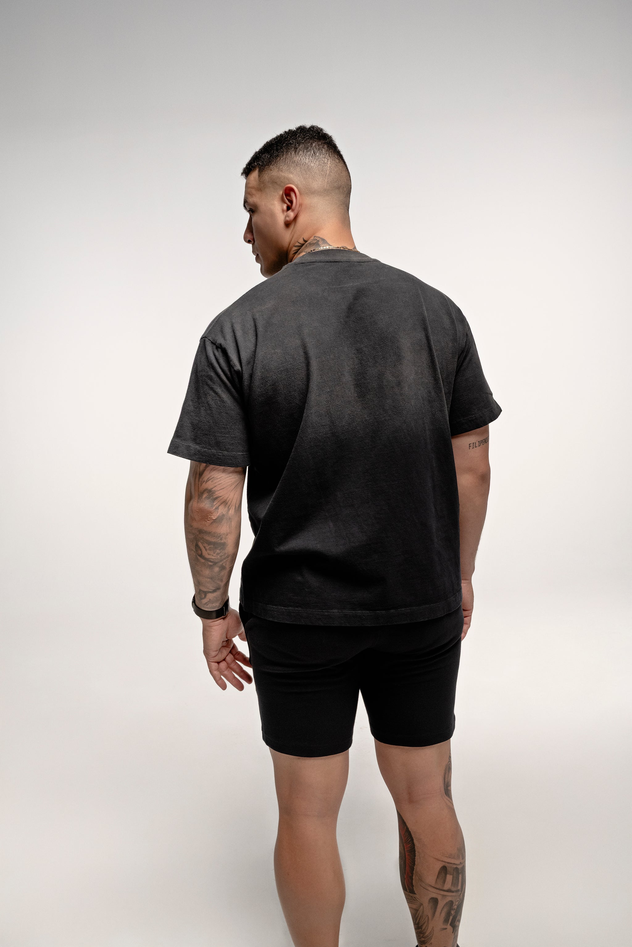 PLAYERA SEMI OVERSIZE DEGRADADO NEGRO 250 GSM