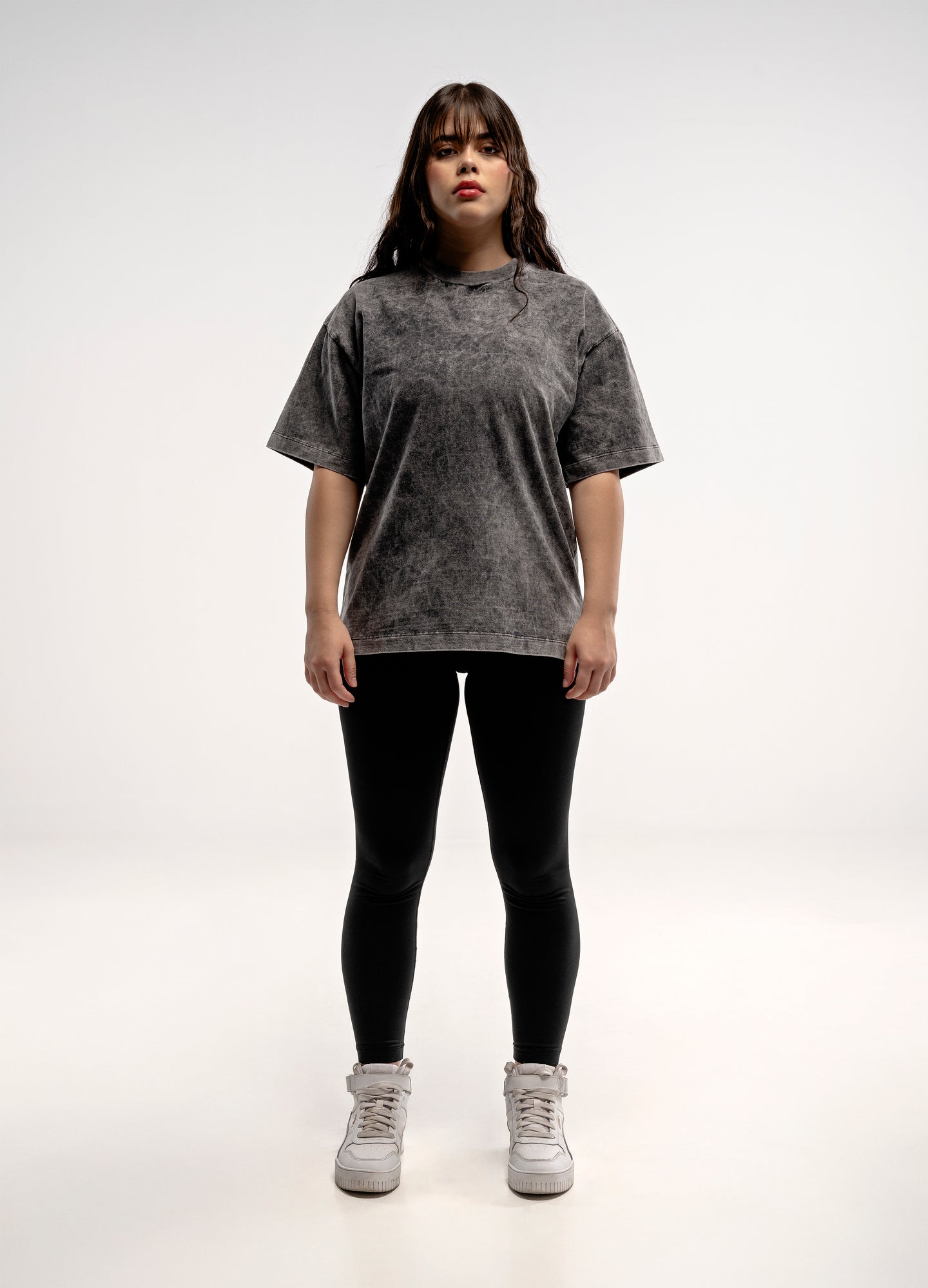 PLAYERA SEMI OVERSIZE NEGRA ACID WASH 250 GSM/ WOMAN