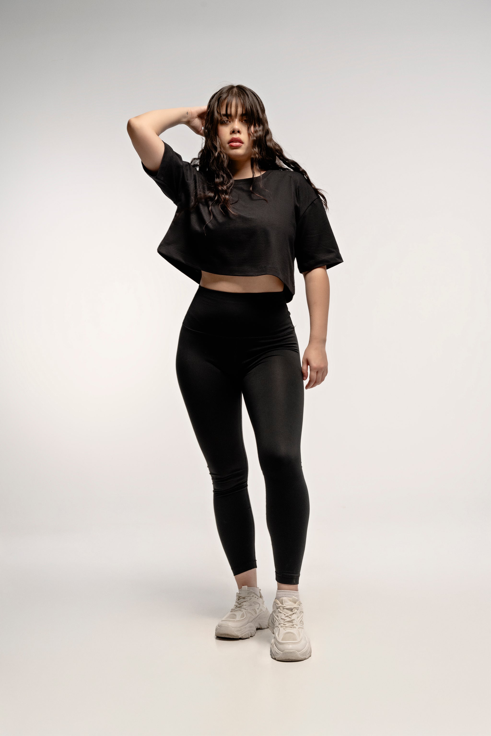 PLAYERA CROP NEGRO 250 GSM/ WOMAN
