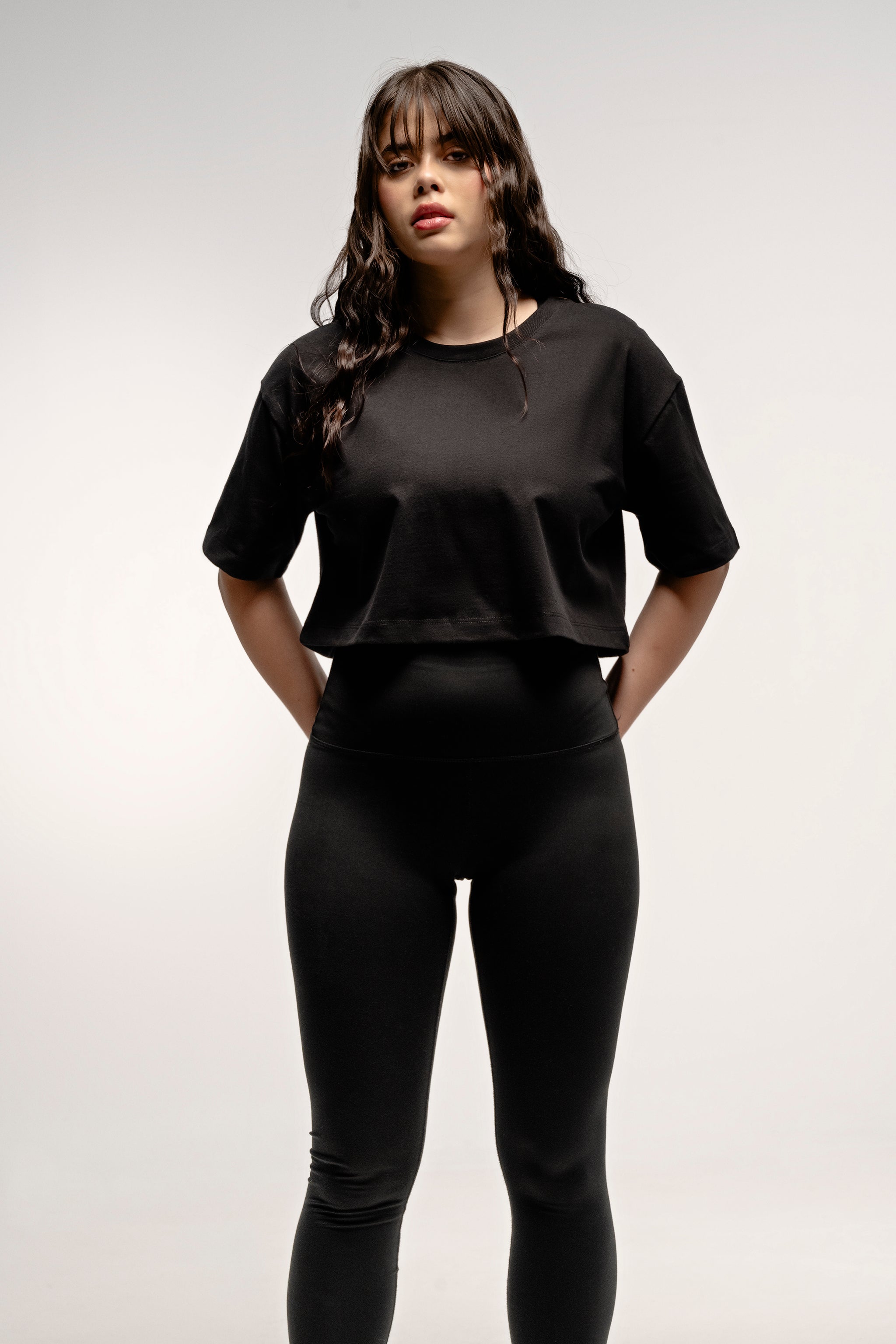PLAYERA CROP NEGRO 250 GSM/ WOMAN